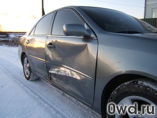 Битый автомобиль Toyota Camry